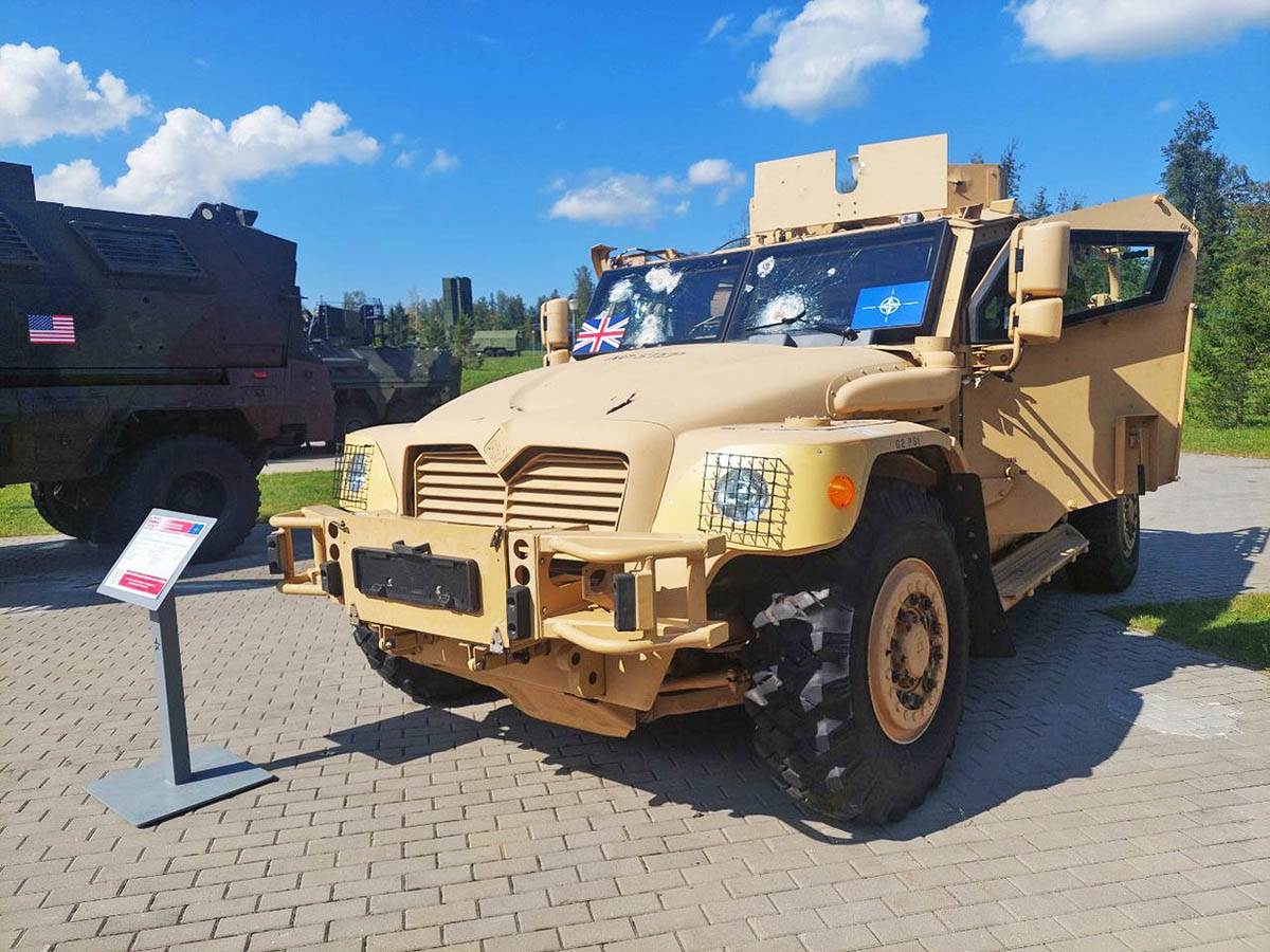 Vojna vozila (4).jpg