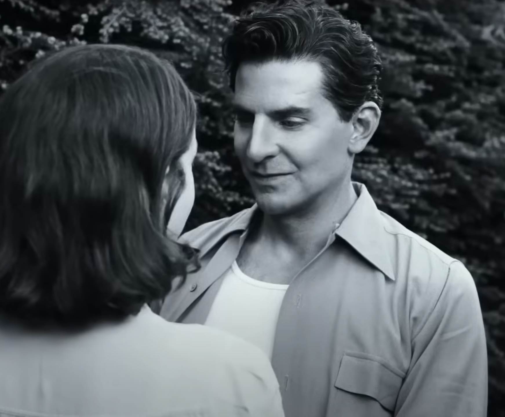 bredli kuper sa vestackim nosem u filmu maestro 3.png