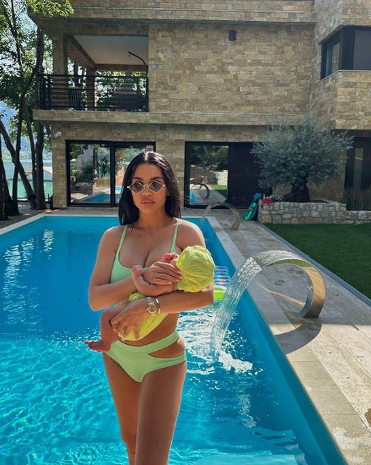 Helena Topalović u kupaćem dva meseca posle porođaja