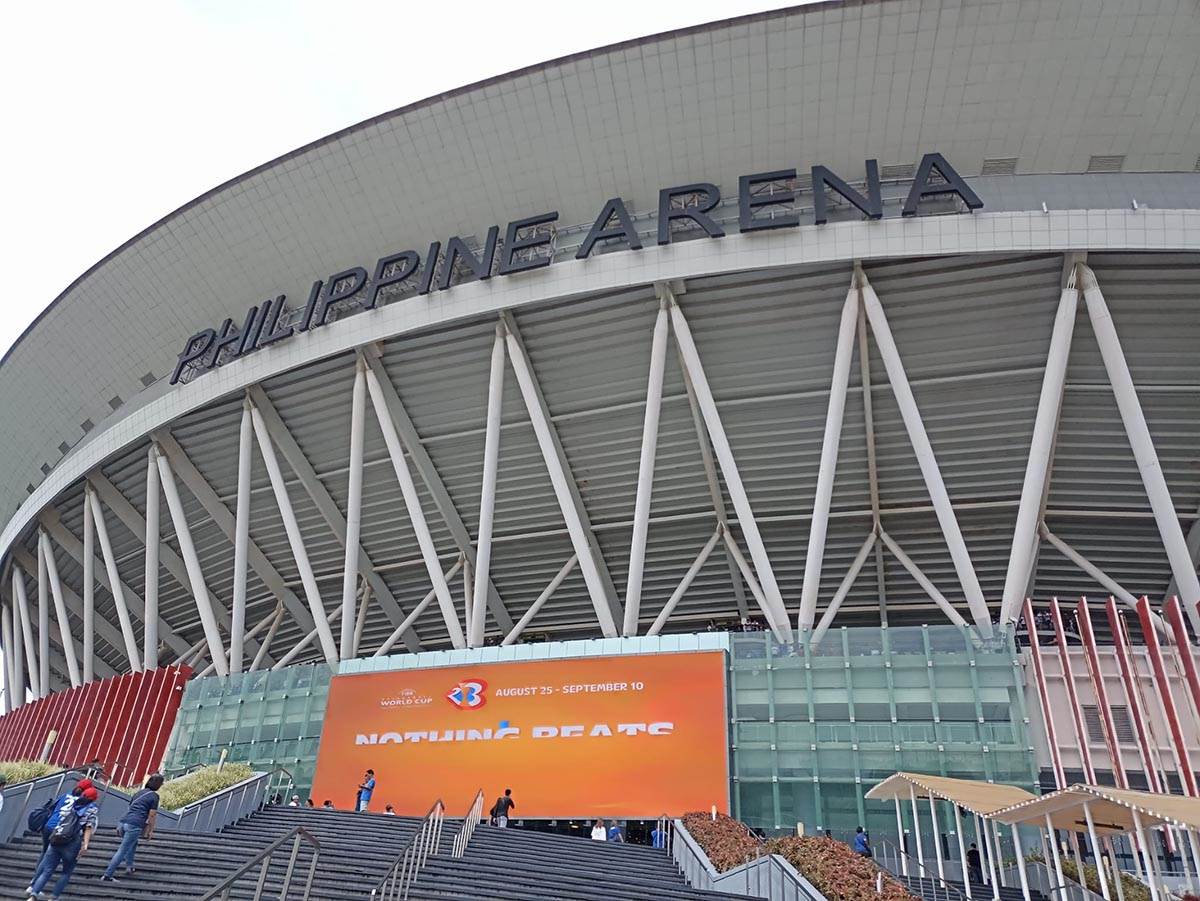 Filipino Arena spolja (3).jpg