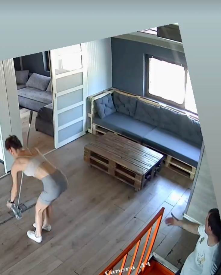 Pipkanje radnice u kafiću