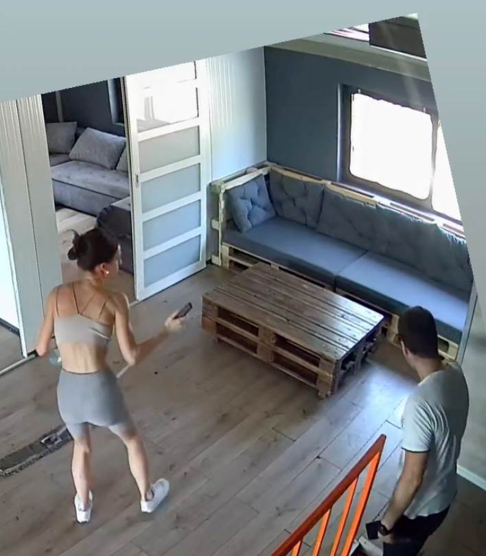 Pipkanje radnice u kafiću