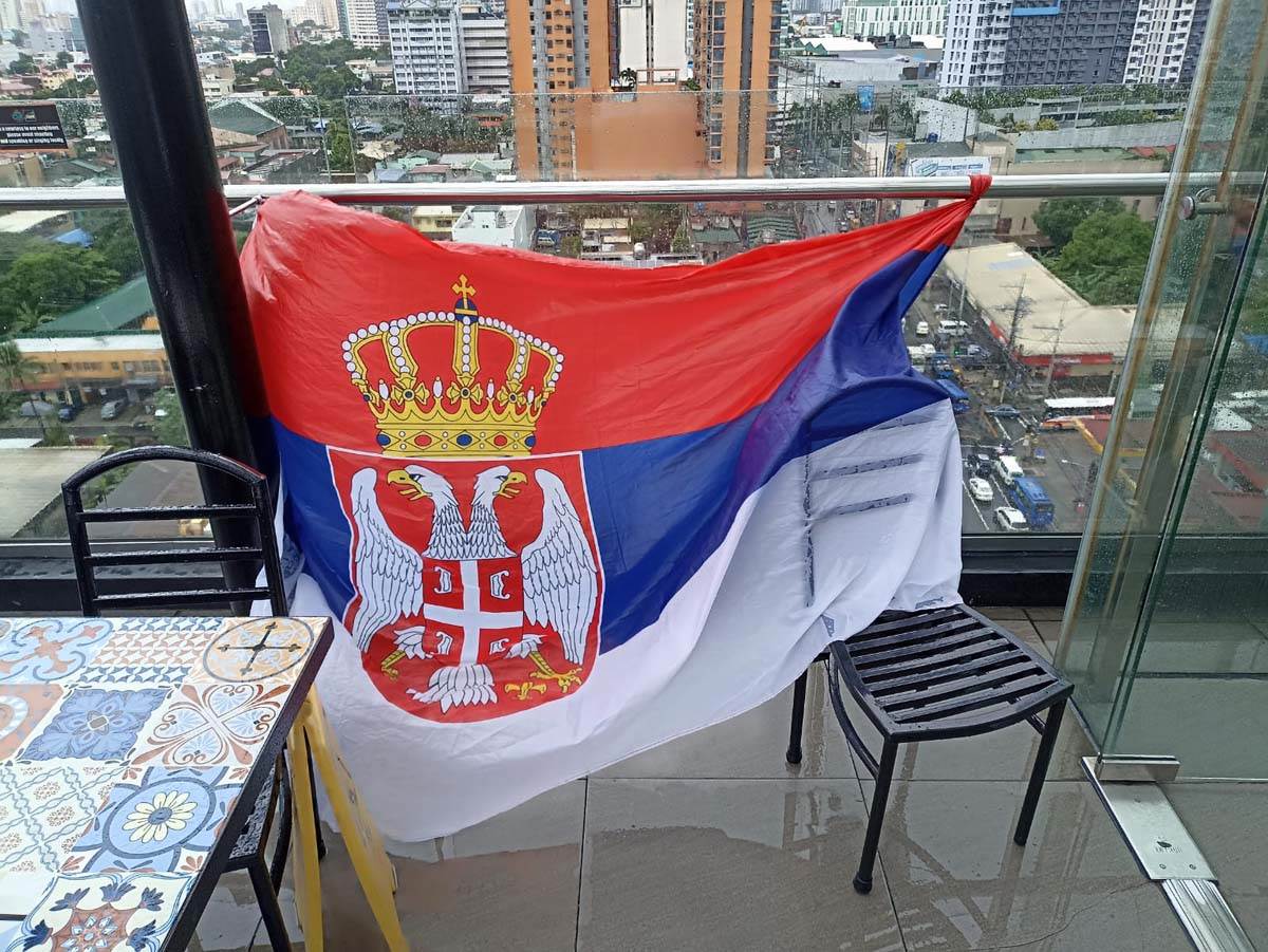 Navijači Srbije zajedno pred meč u Manili 6.jpg
