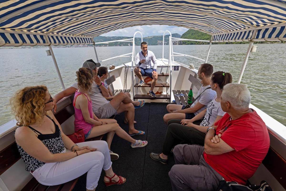 Profesor istorije se preselio iz Beograda u Golubac i sad ima 2 broda i apartmane