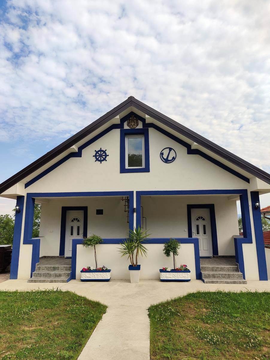 Profesor istorije se preselio iz Beograda u Golubac i sad ima 2 broda i apartmane