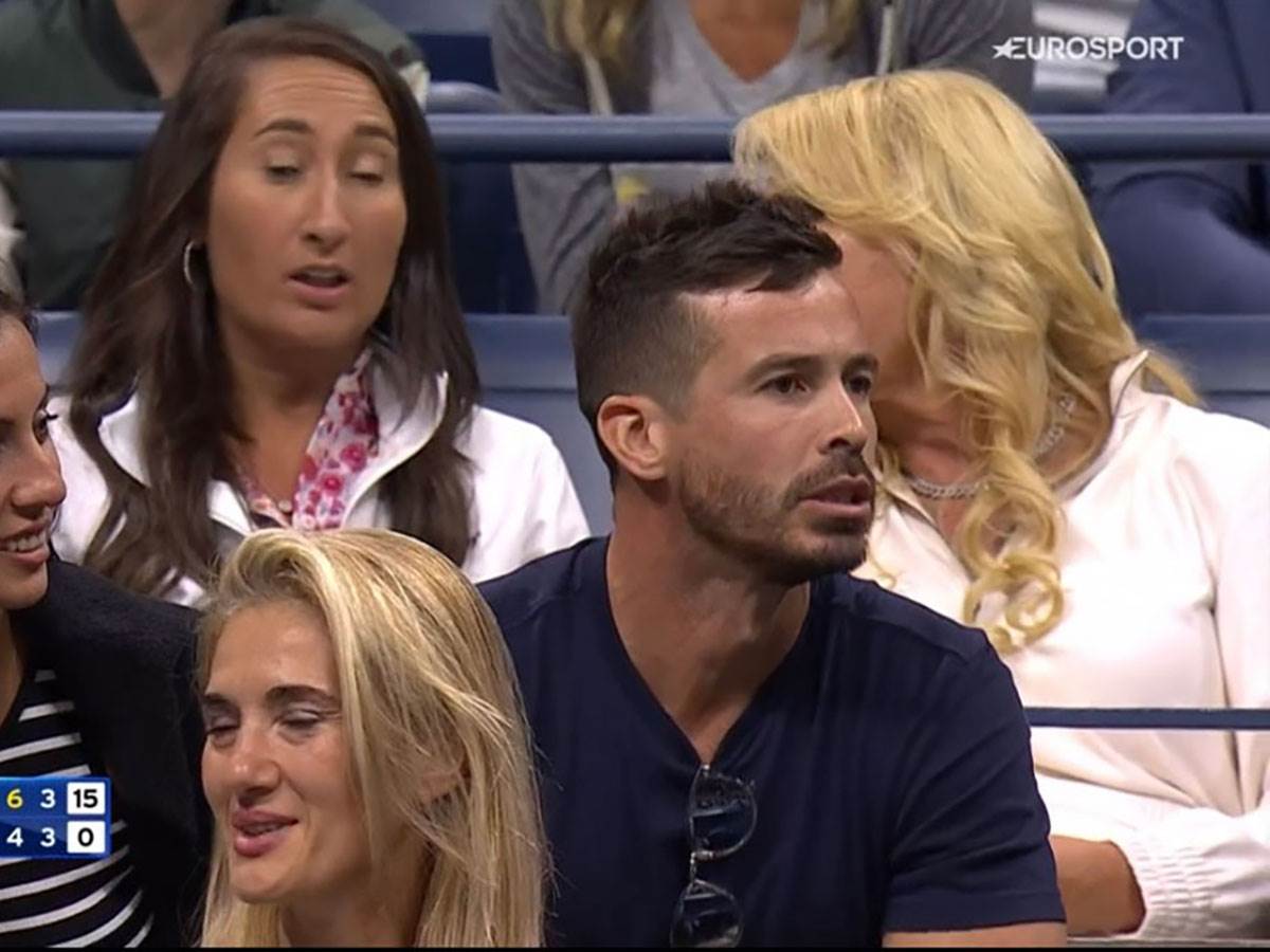 Navijač izbačen sa meča (5).jpg