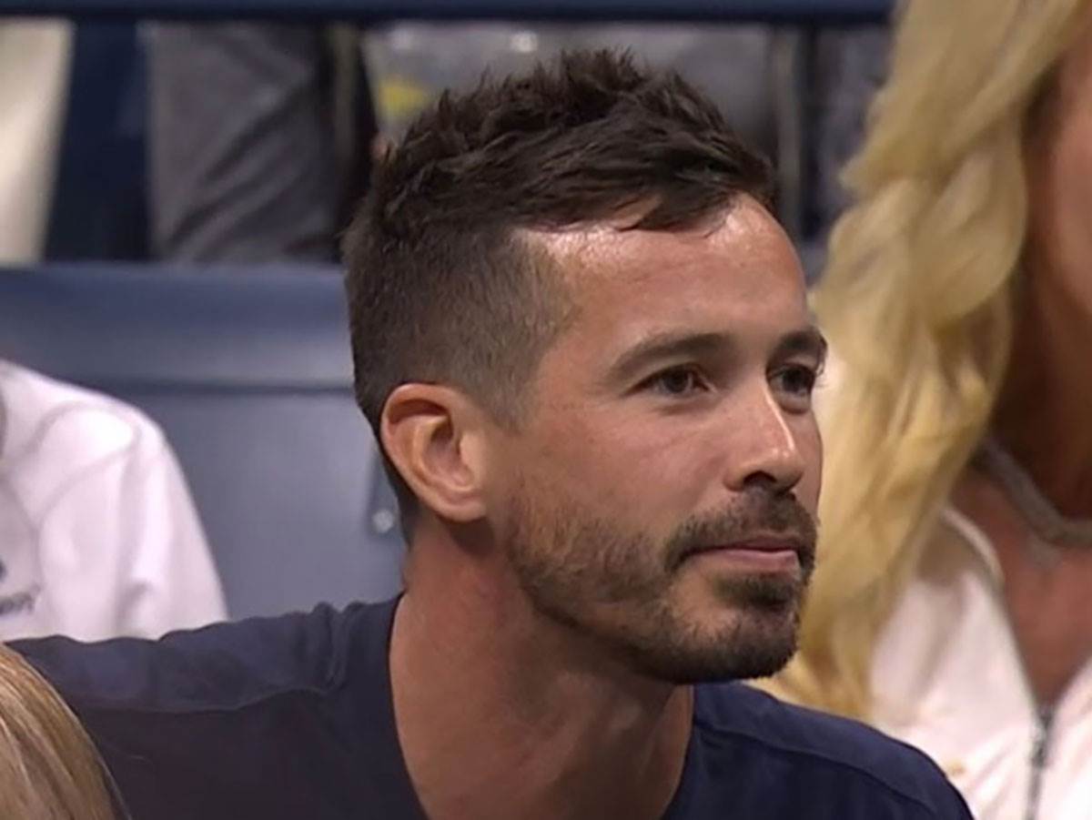 Navijač izbačen sa meča (7).jpg