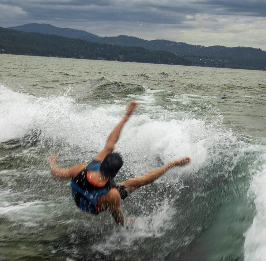 zak efron sa bratom 4.png