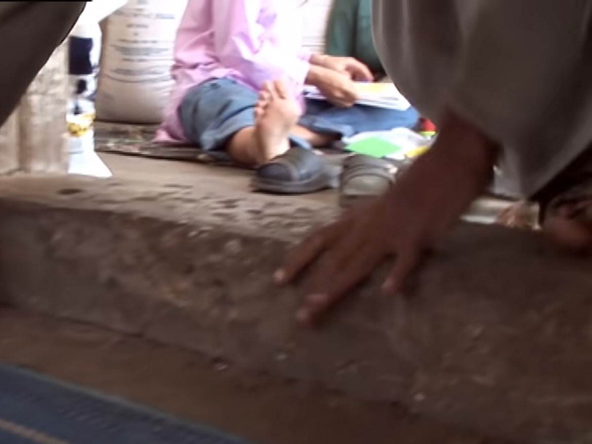 Zabačeno selo gde ljudi hodaju na sve četiri (10).jpg