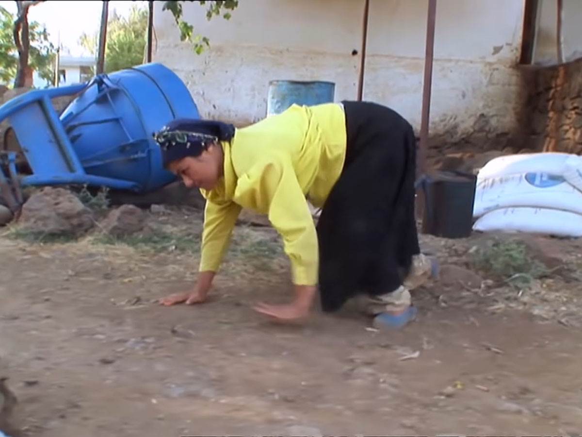 Zabačeno selo gde ljudi hodaju na sve četiri (6).jpg