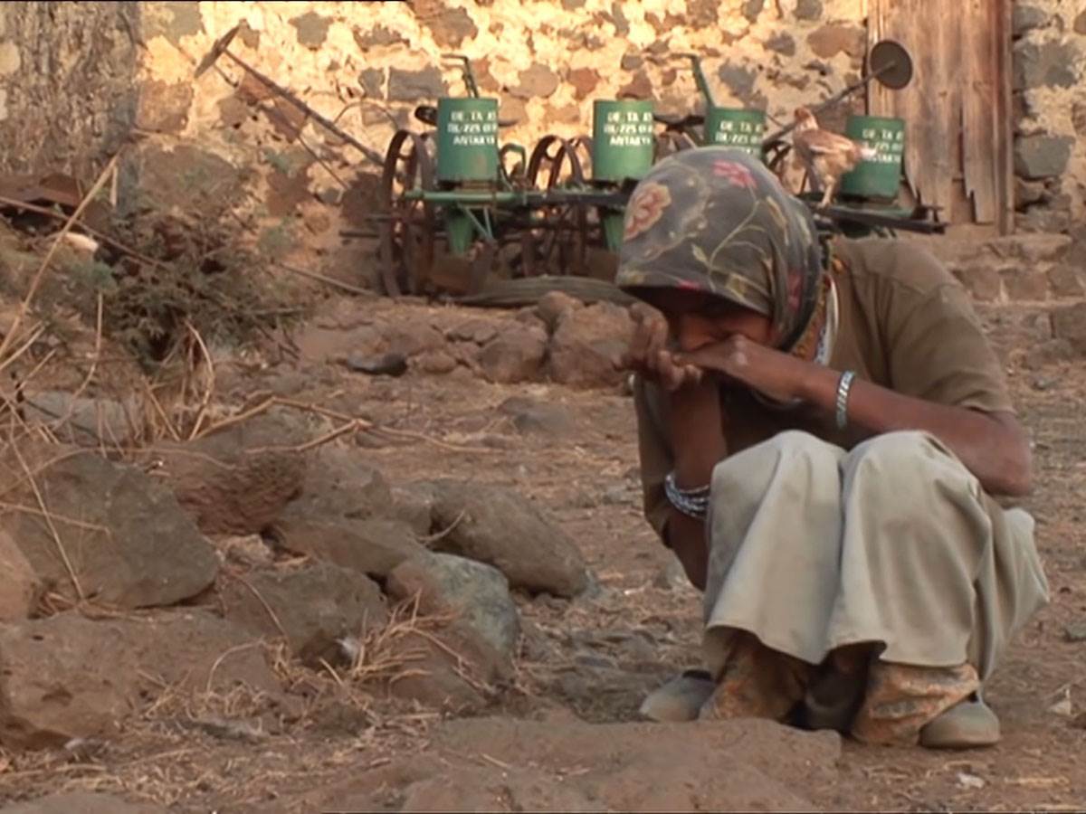 Zabačeno selo gde ljudi hodaju na sve četiri (3).jpg