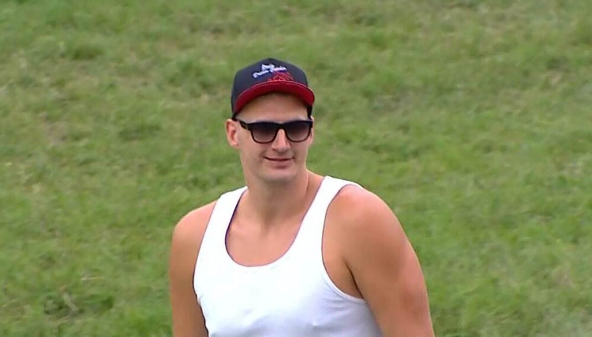 Glumac slavio u društvu Nikole Jokića (1).jpg