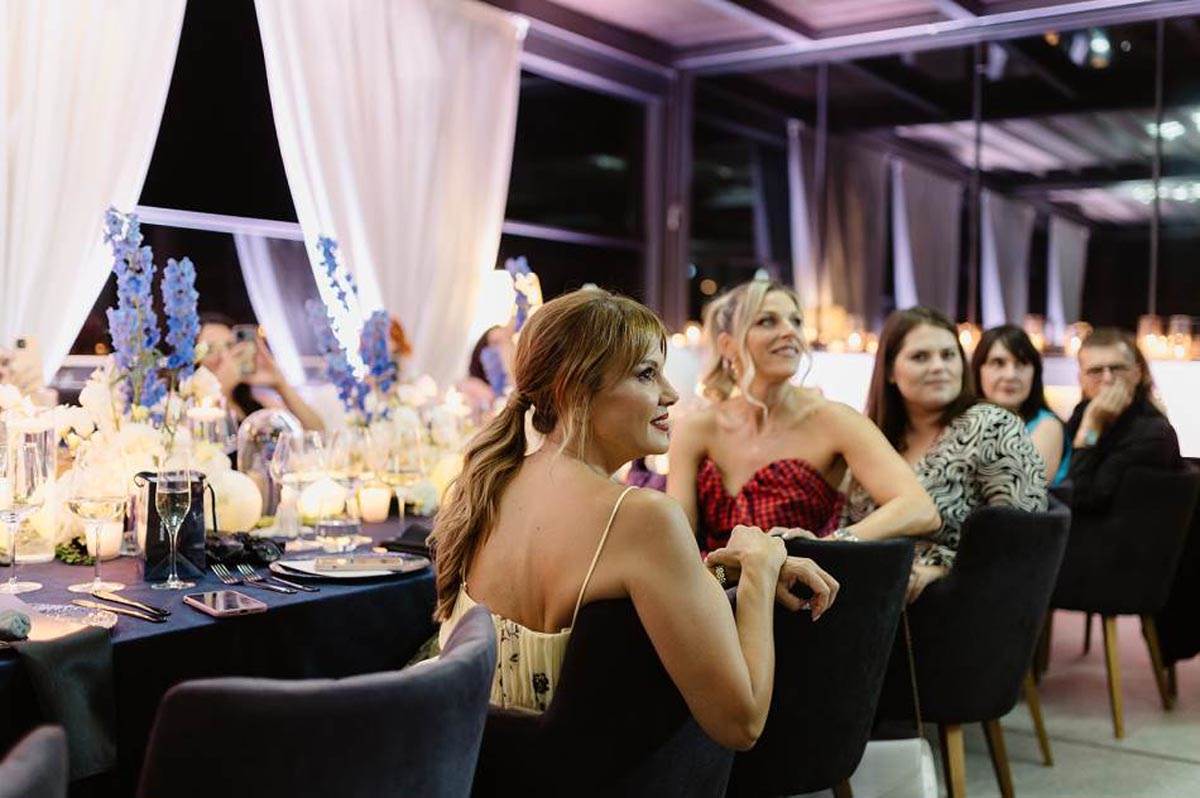 ZAVIRITE U MAGIČNU ATMOSFERU ELLE X AVON EVENTA: Sinoć je ekskluzivno predstavljen novi Far Away Beyond The Moon parfem 