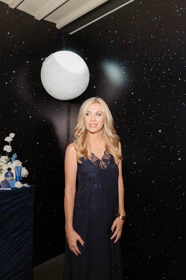 ZAVIRITE U MAGIČNU ATMOSFERU ELLE X AVON EVENTA: Sinoć je ekskluzivno predstavljen novi Far Away Beyond The Moon parfem 