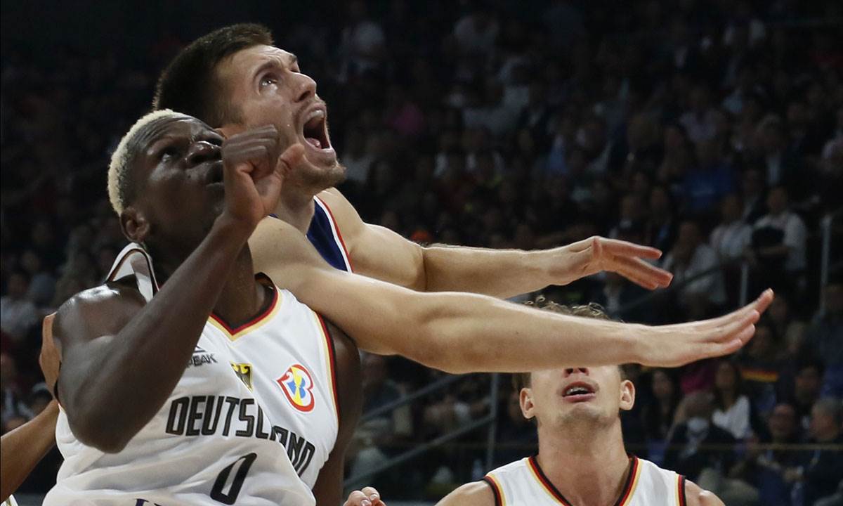 Karmelo Antoni skinuo kapu Bogdanu Bogdanoviću