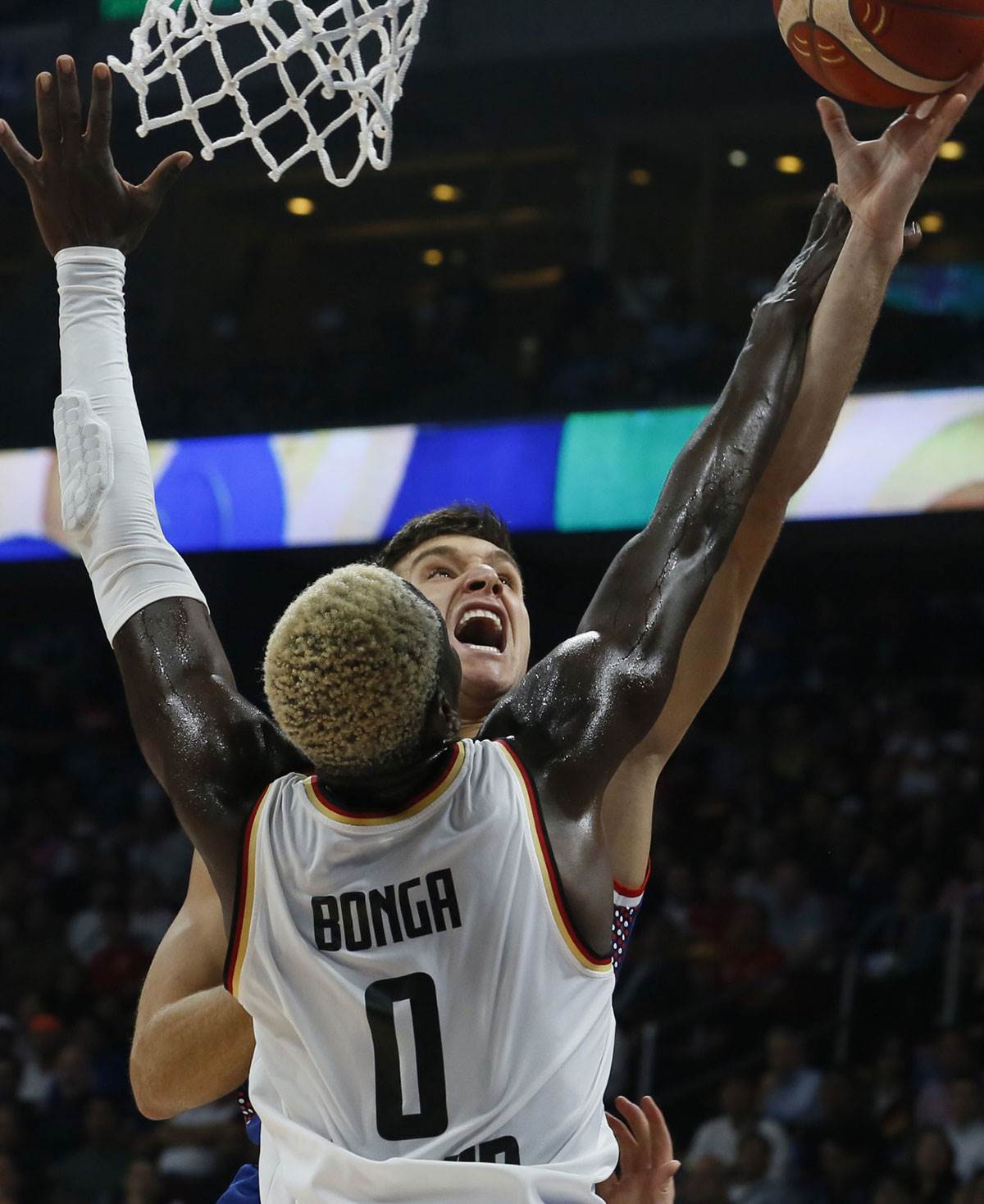 Karmelo Antoni skinuo kapu Bogdanu Bogdanoviću