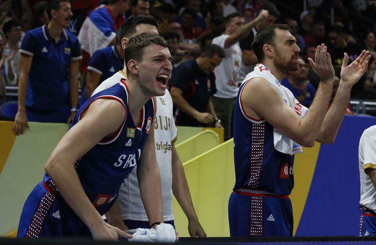 Karmelo Antoni skinuo kapu Bogdanu Bogdanoviću