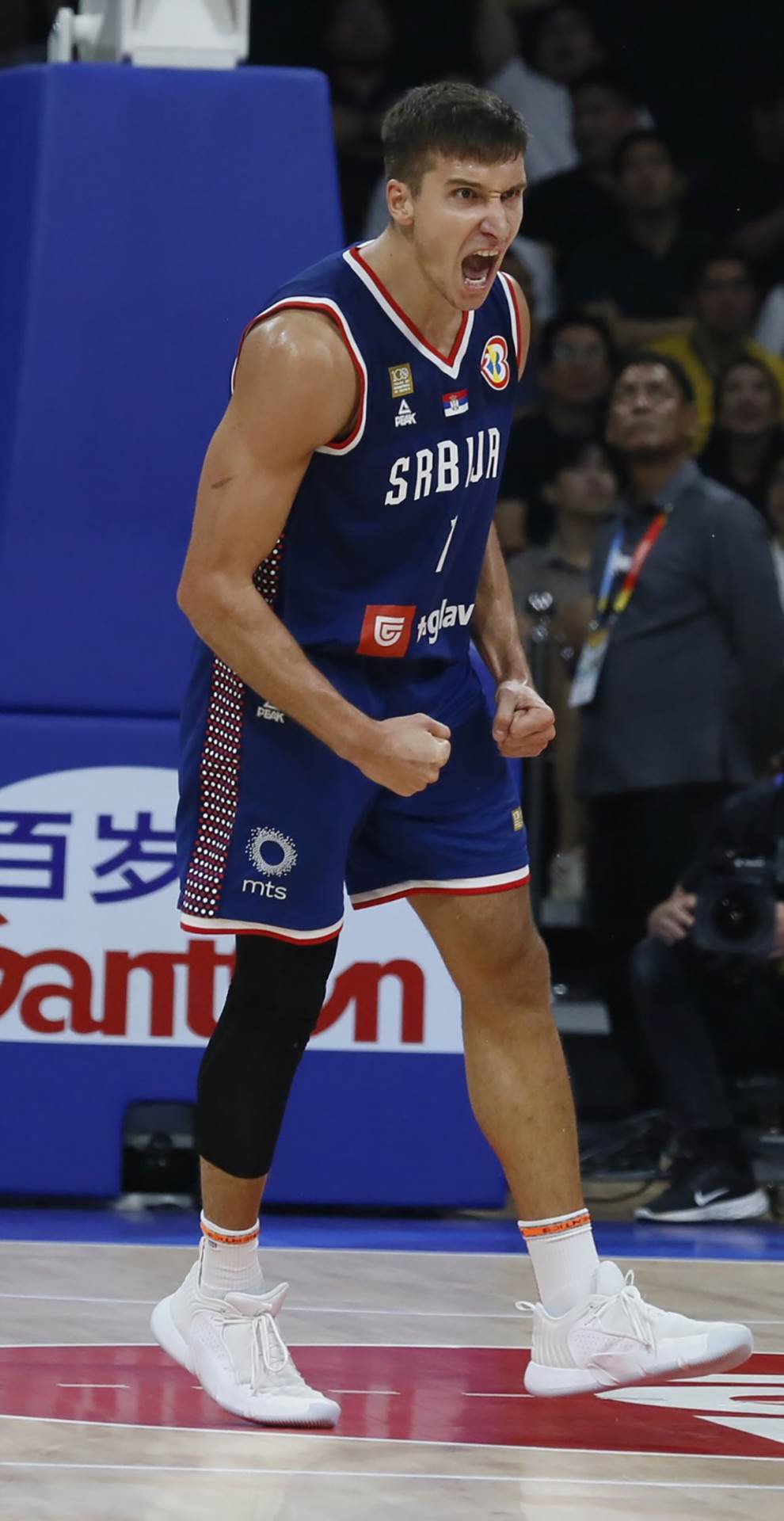 Karmelo Antoni skinuo kapu Bogdanu Bogdanoviću