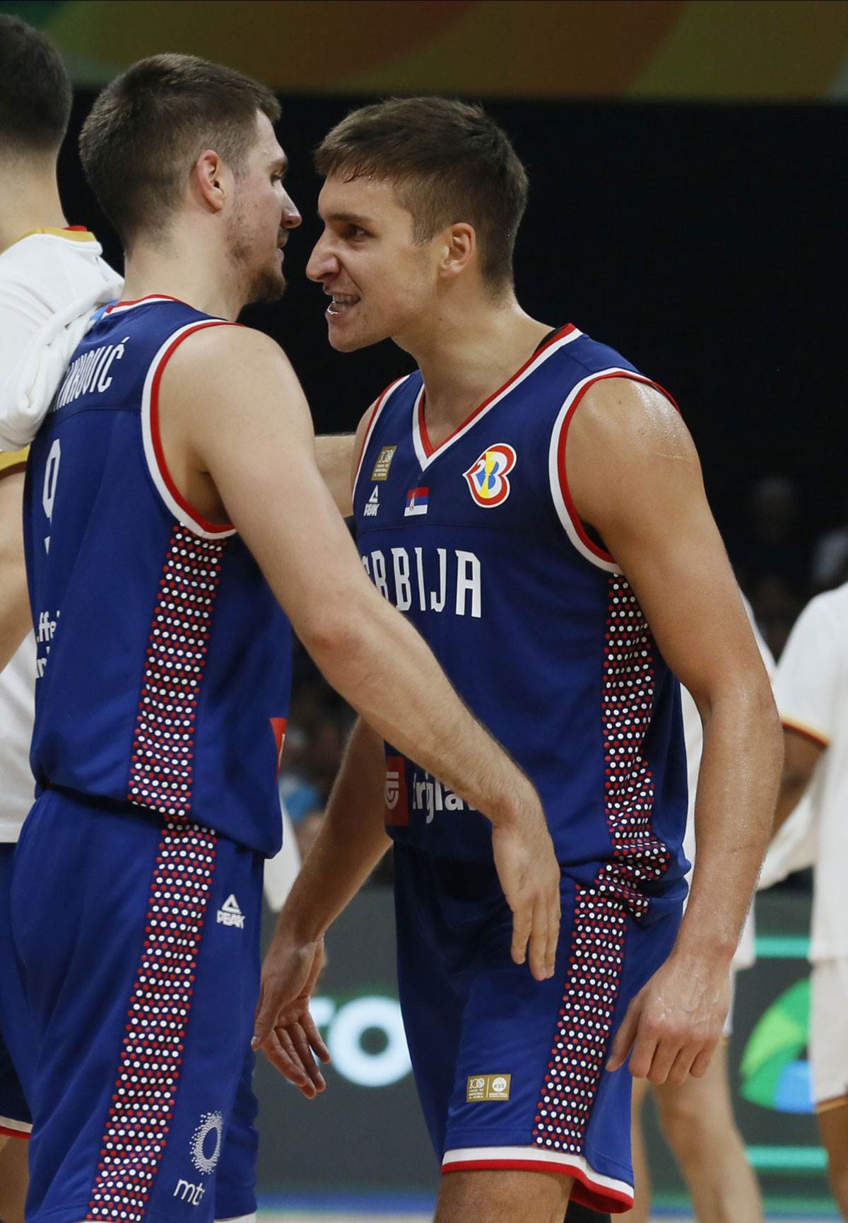 Karmelo Antoni skinuo kapu Bogdanu Bogdanoviću