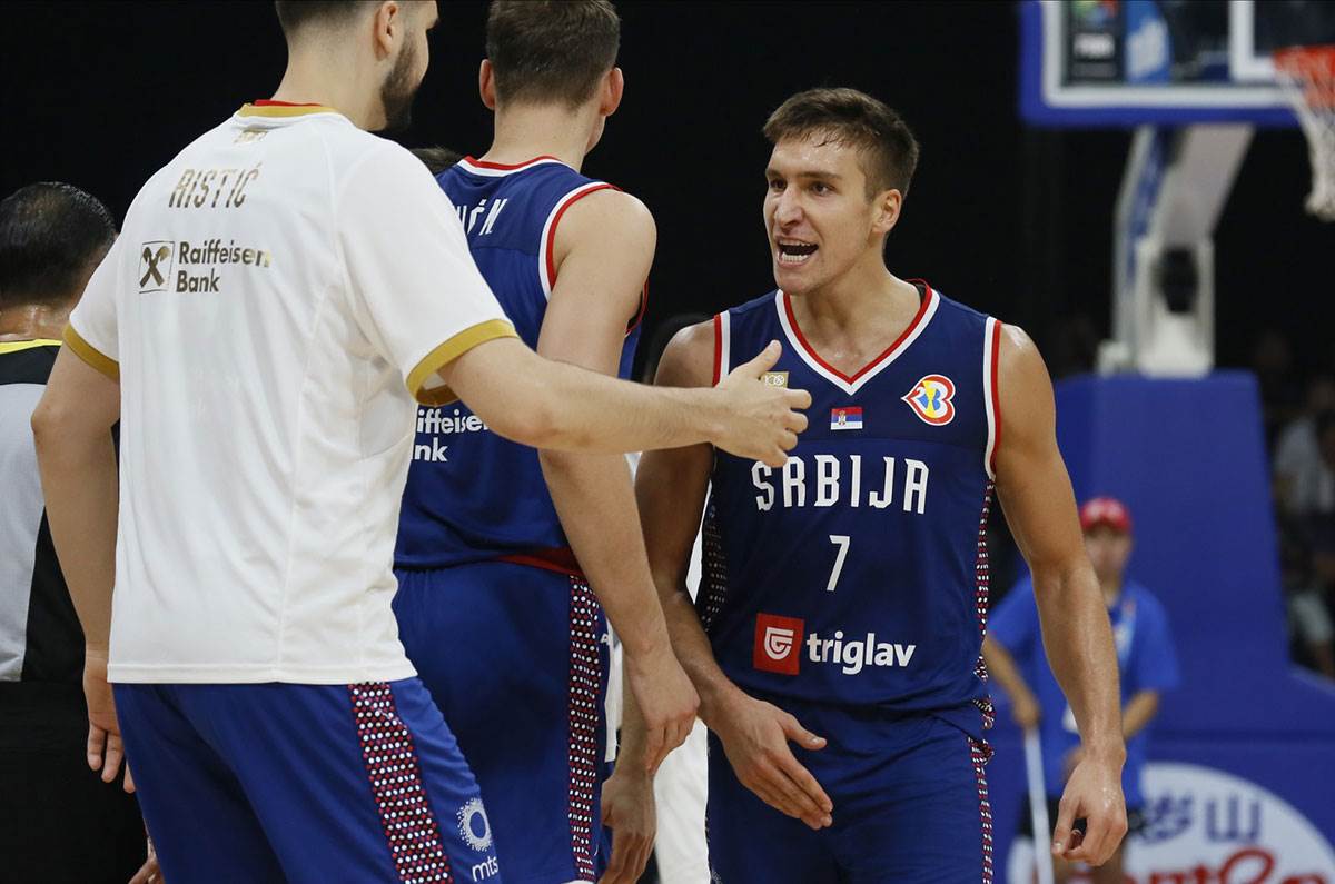 Karmelo Antoni skinuo kapu Bogdanu Bogdanoviću