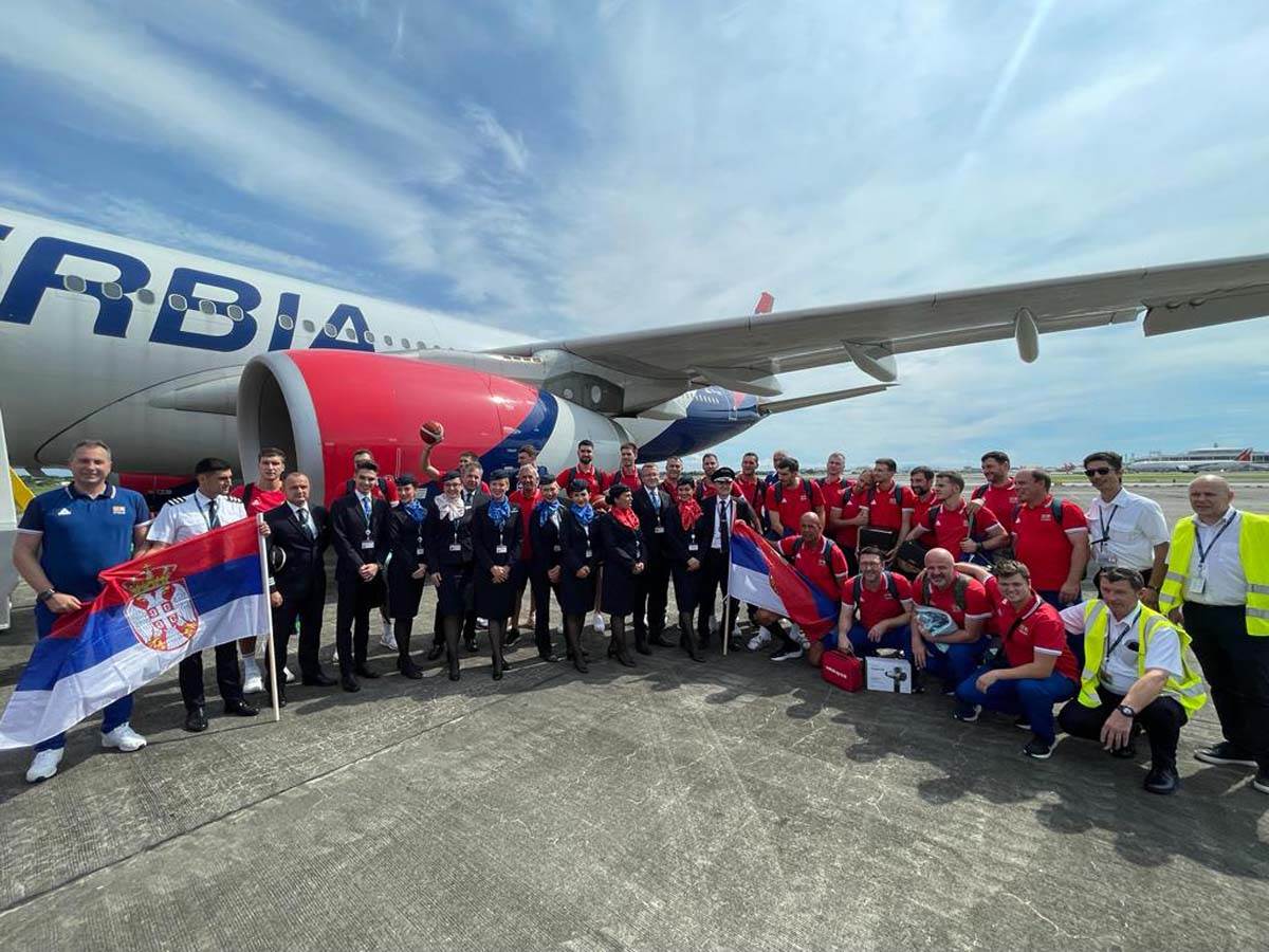 Košarkaška Reprezentacija Srbije, povratak kući 3.jpg