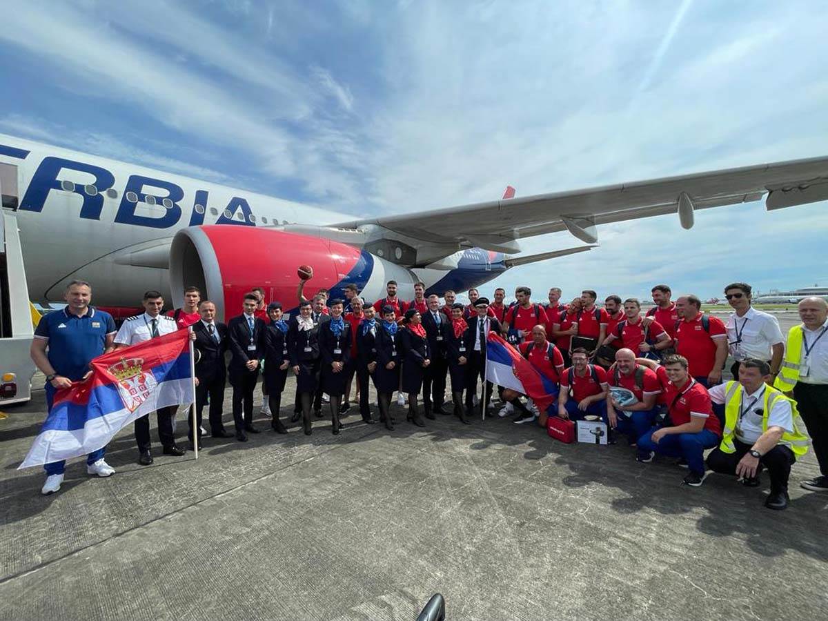 Košarkaška Reprezentacija Srbije, povratak kući 5.jpg