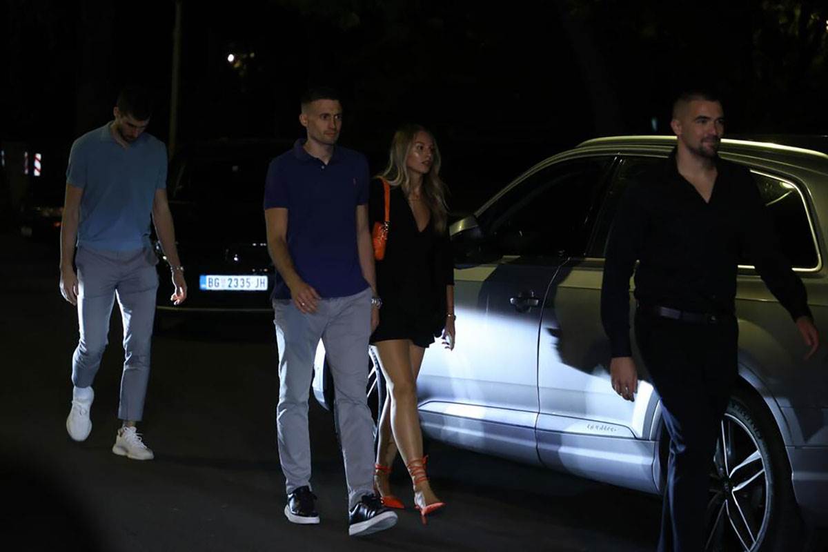 Nikola Jović u vezi sa Adrianom Đoković