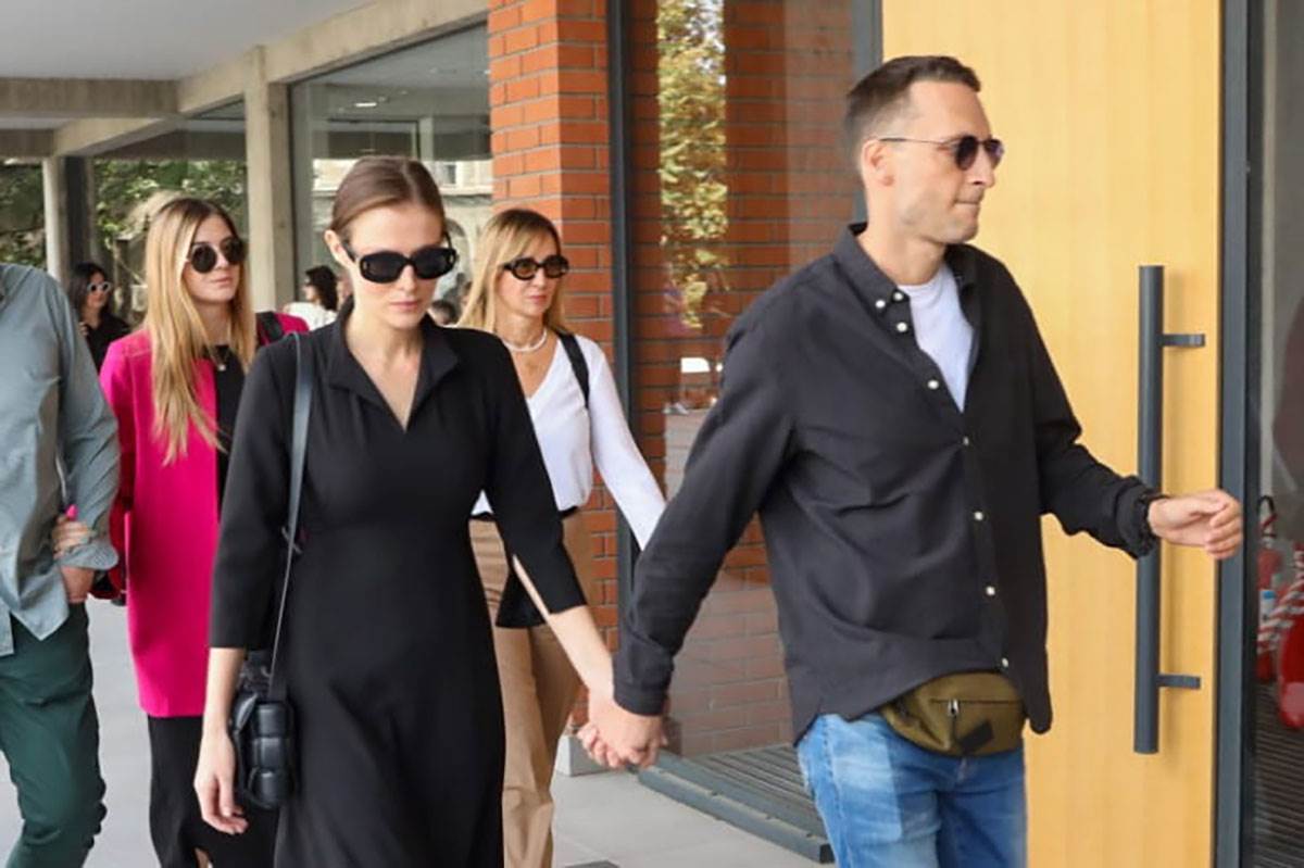 MILENA RADULOVIĆ U VEZI S OGNJENOM JANKOVIĆEM (7).jpg