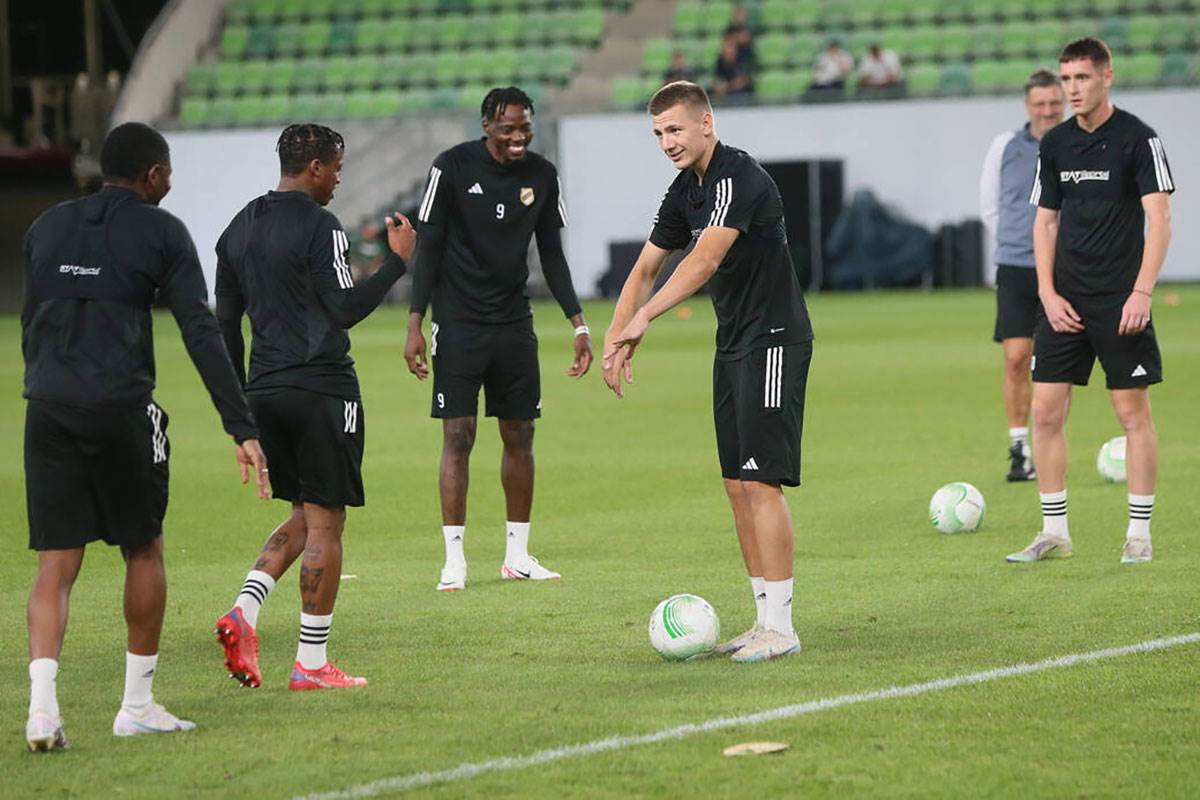 Fudbaleri Čukarićkog (14).jpg