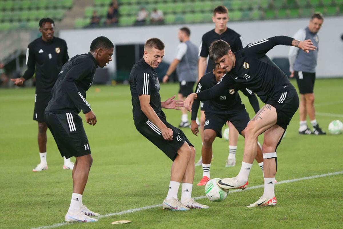 Fudbaleri Čukarićkog (13).jpg