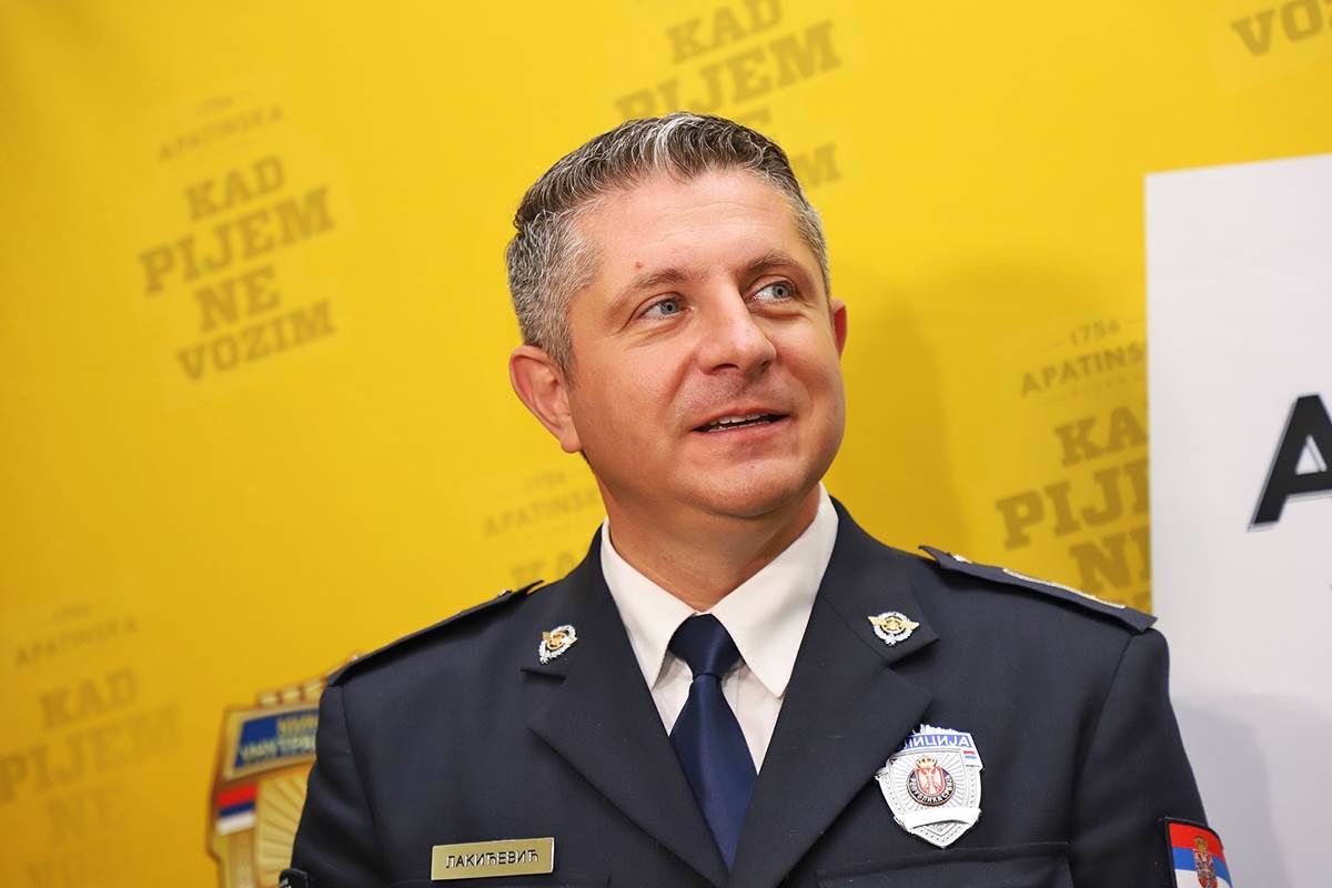 Dodela alkometra Slavisa Lakicevic.JPG