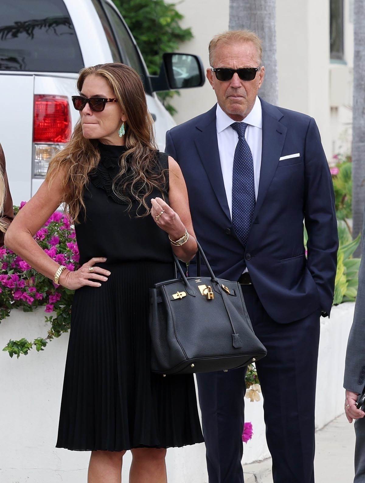 kevin kostner laura vaser  (4).jpg