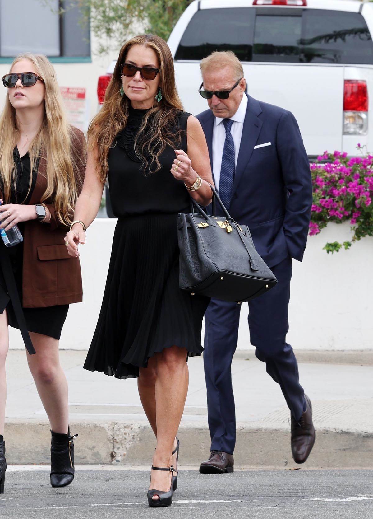 kevin kostner laura vaser  (5).jpg