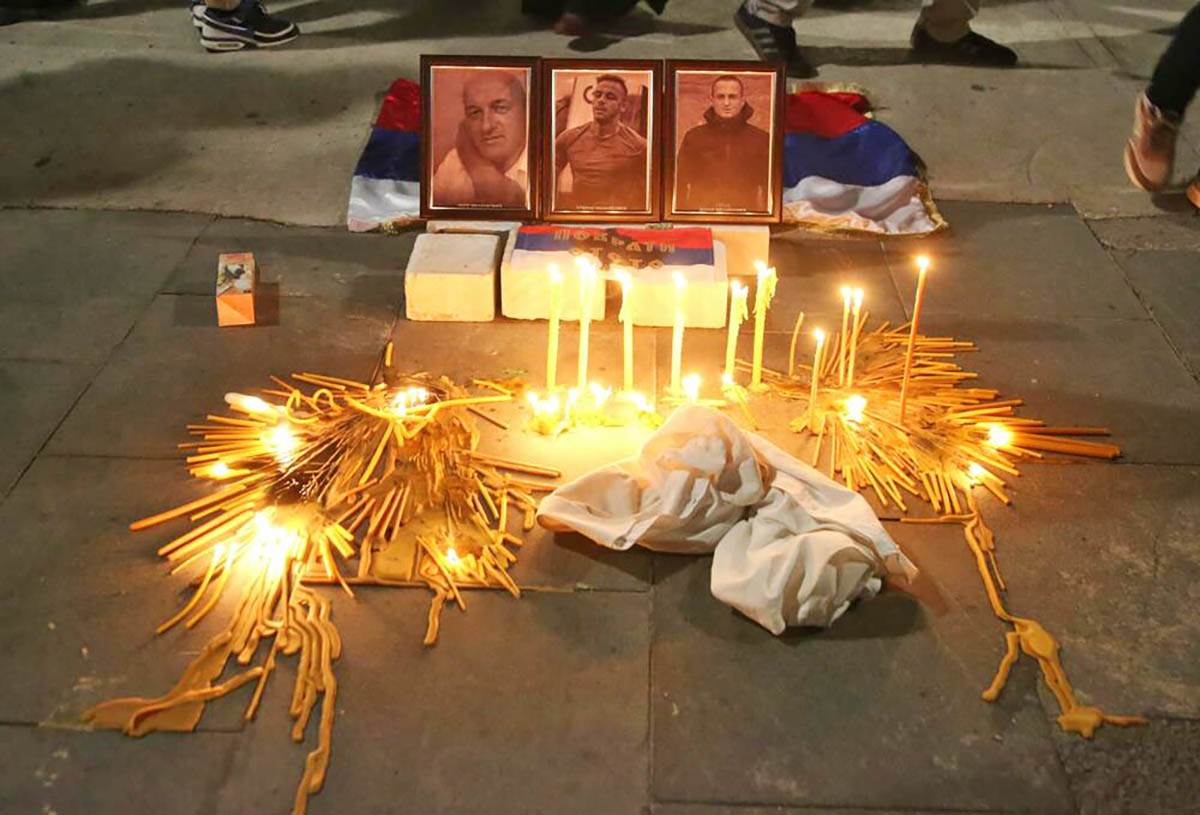 Paljenje sveća Hram Svetog Save Kosovo poginuli (12).jpg