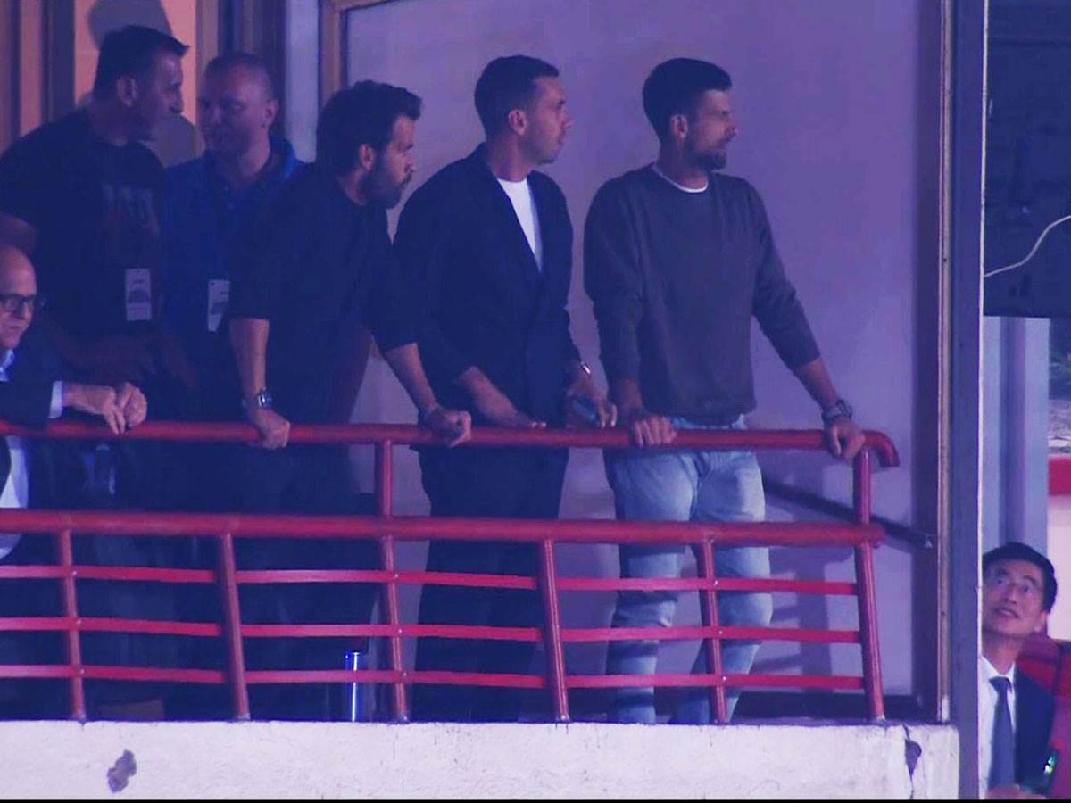 Novak Đoković gleda Zvezdu (1).jpg