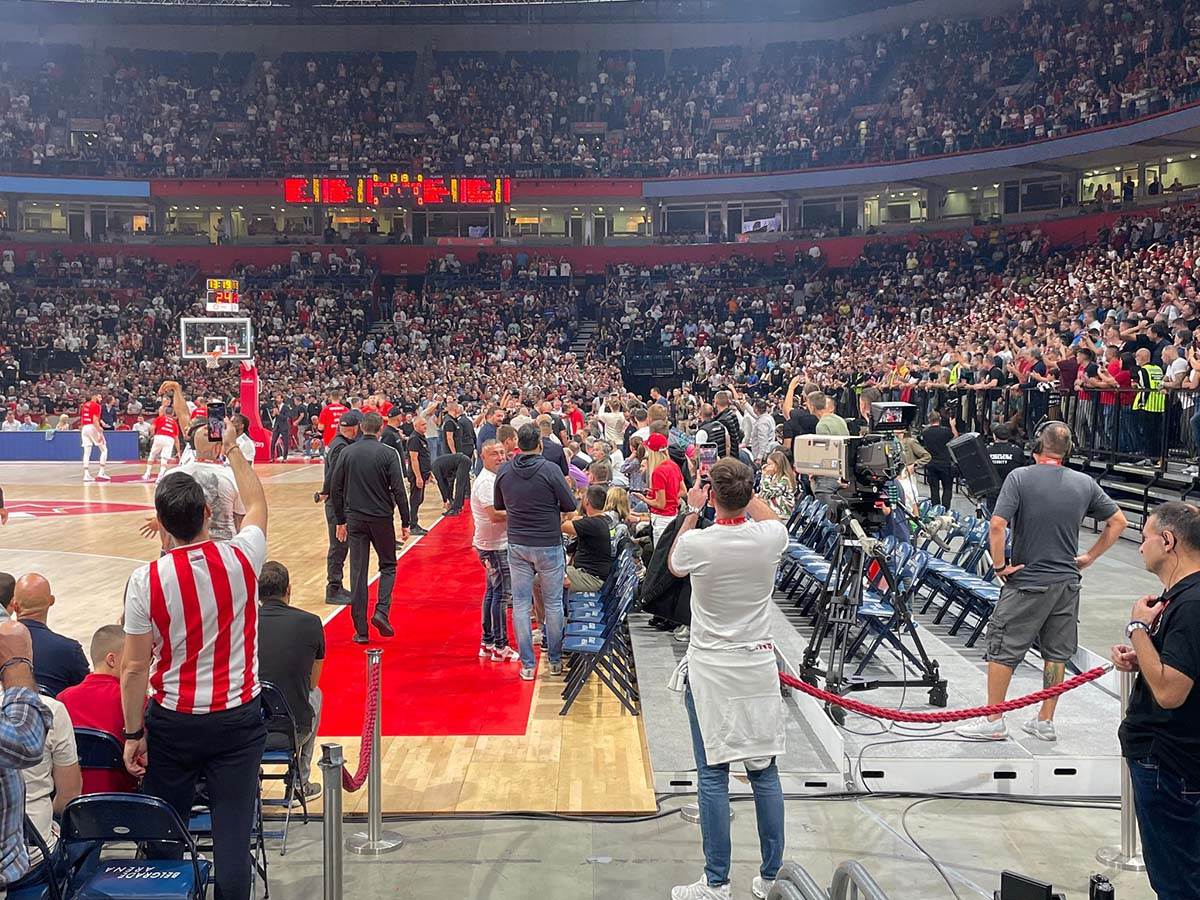 novak đoković u areni 1.jpeg