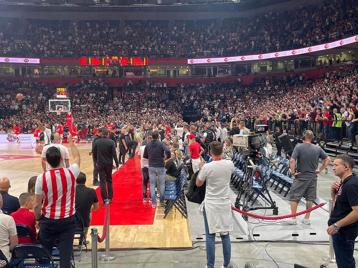 novak đoković u areni 3.jpeg