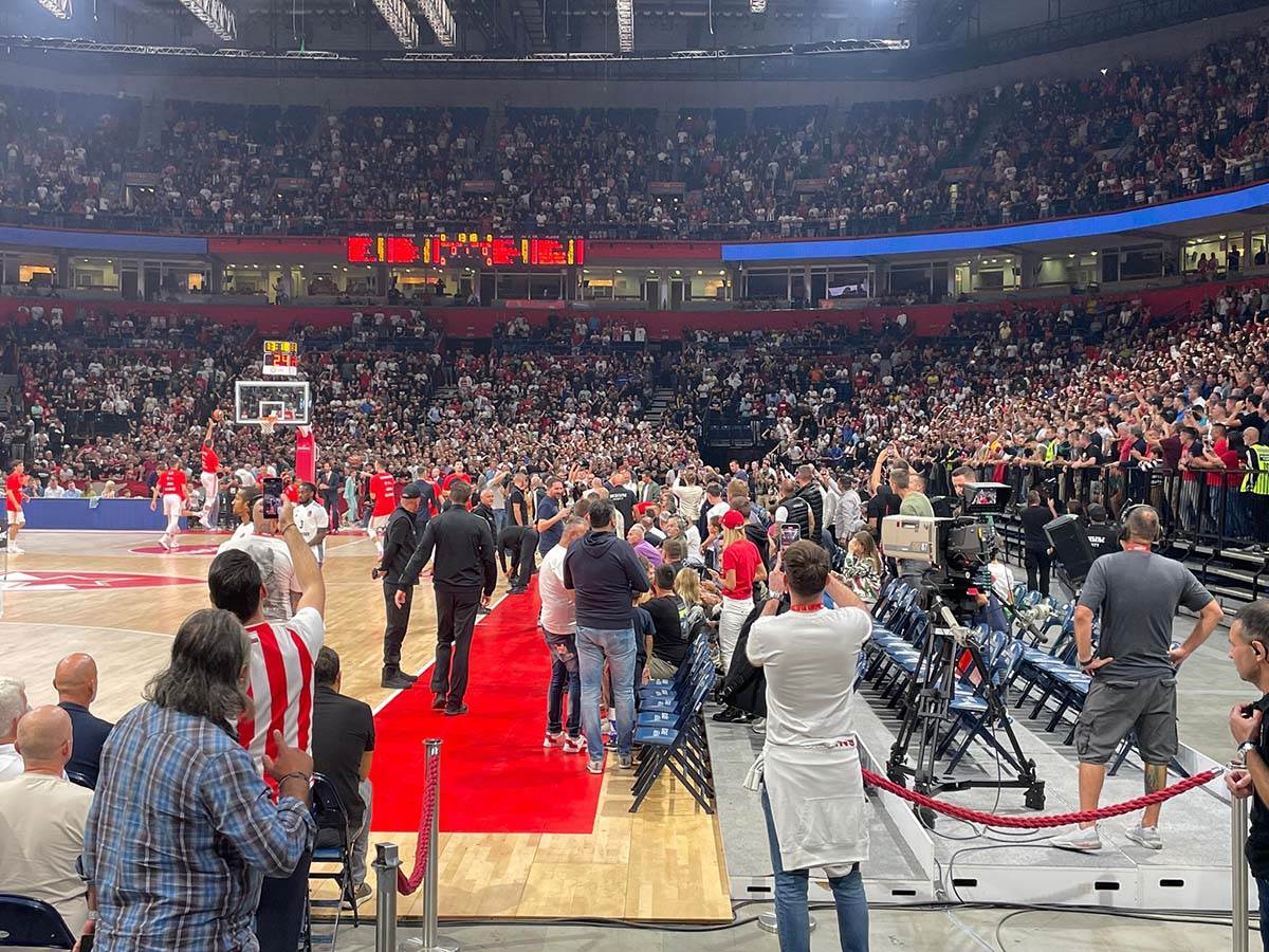 novak đoković u areni.jpeg