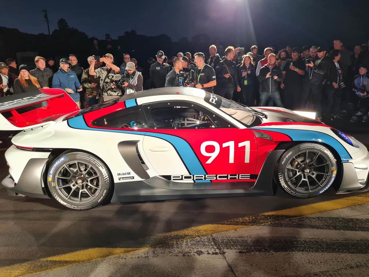 Porše 911 GT3 R rennsport 4.jpg