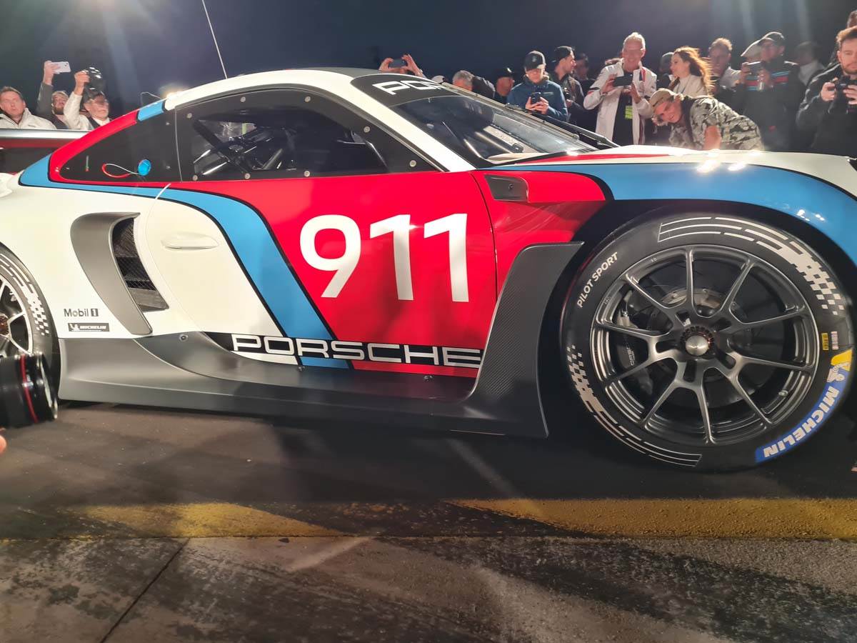 Porše 911 GT3 R rennsport 9.jpg