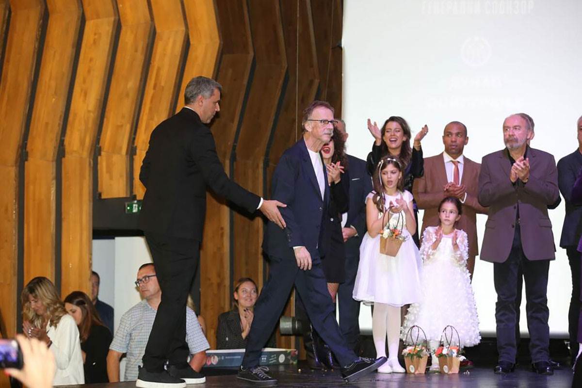 LAUŠEVIĆ PRVI PUT U JAVNOSTI NAKON IZLASKA IZ BOLNICE  (7).jpg