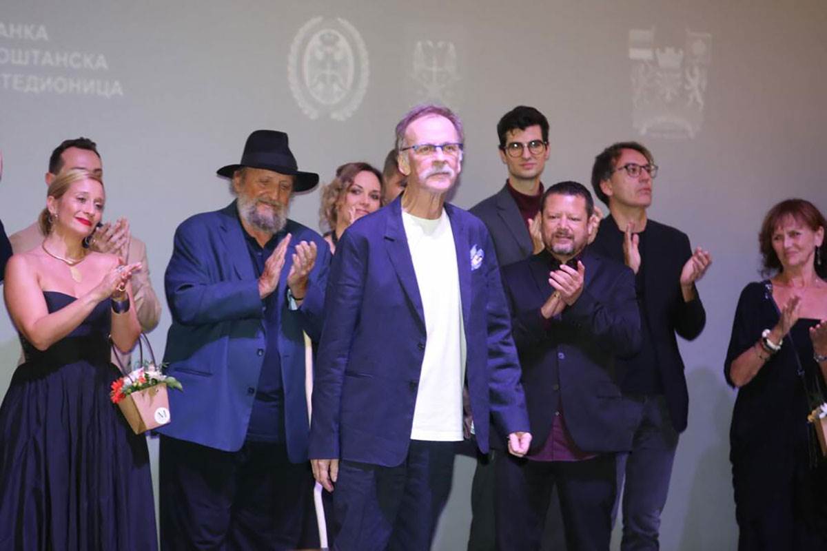 LAUŠEVIĆ PRVI PUT U JAVNOSTI NAKON IZLASKA IZ BOLNICE  (2).jpg