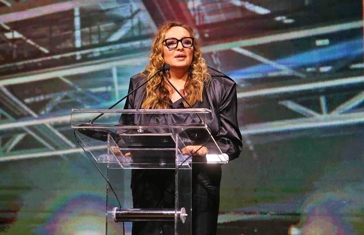 SPEKTAKL POVODOM OTVARANJA FIREFLY STUDIOS (6).jpg