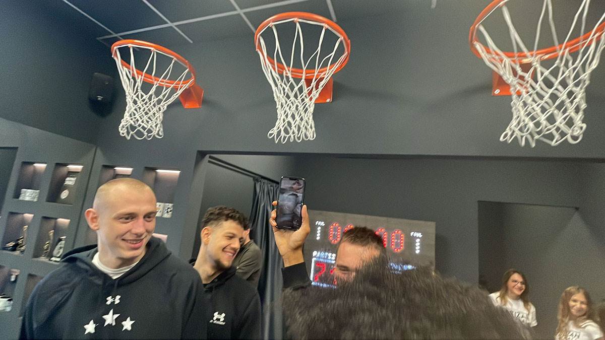 Panter zove Lesora (1).jpg