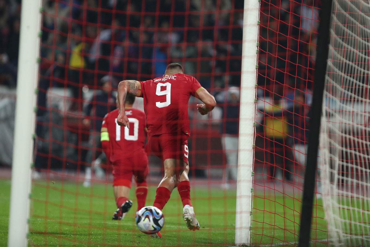 Dušan Tadić se skinuo go i pokazao trbušnjake izjava Srbija Crna Gora 