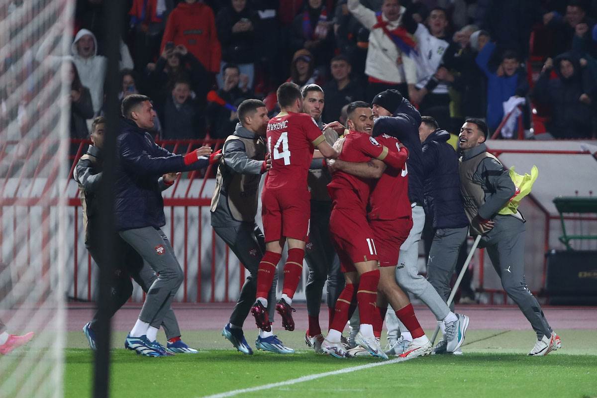 Dušan Tadić se skinuo go i pokazao trbušnjake izjava Srbija Crna Gora 