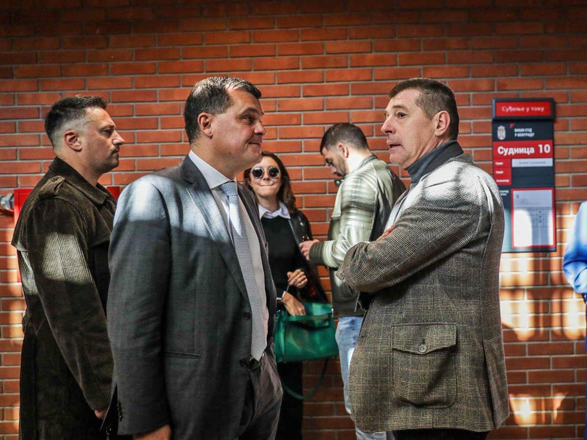 Milena Radulovic sa porodicom i kolegama glumcima (17).jpg