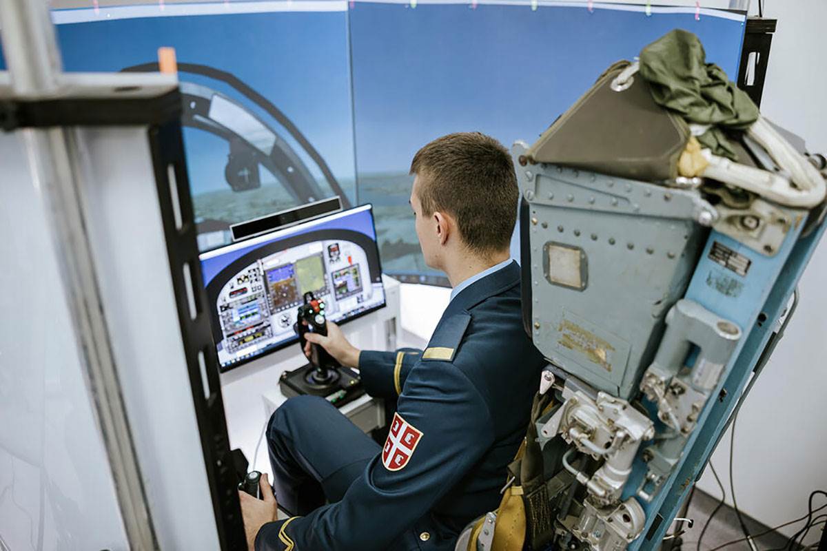 PILOTIRALI SMO VOJNIM AVIONOM!  (1).jpg