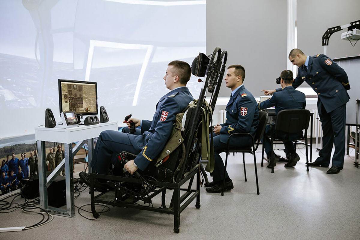 PILOTIRALI SMO VOJNIM AVIONOM!  (4).jpg