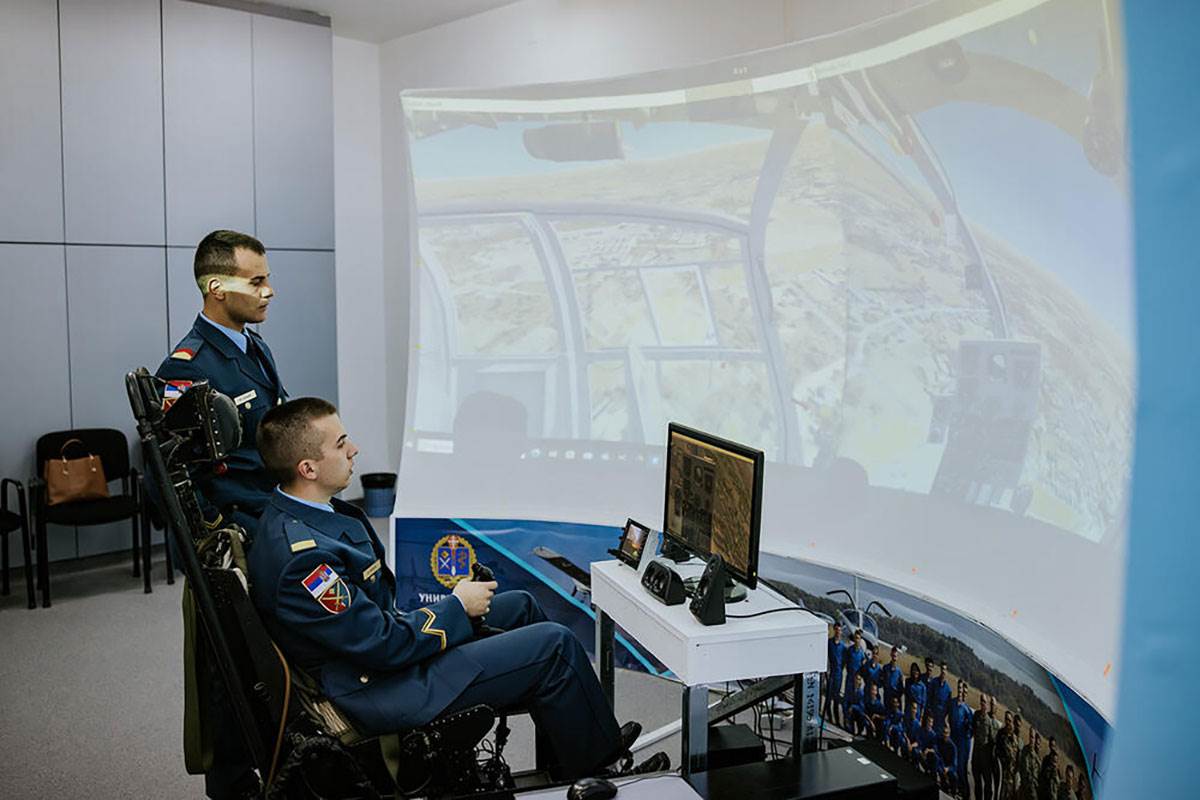 PILOTIRALI SMO VOJNIM AVIONOM!  (5).jpg